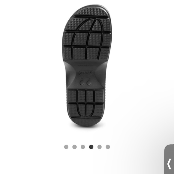 Brand new crocs slide - Picture 2 of 4